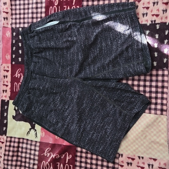 Lululemon Black Active Short Size Small - Picture 1 of 6